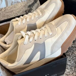 Vida Lug Sole Cream and Gray La Sheelah Women’s Shoes